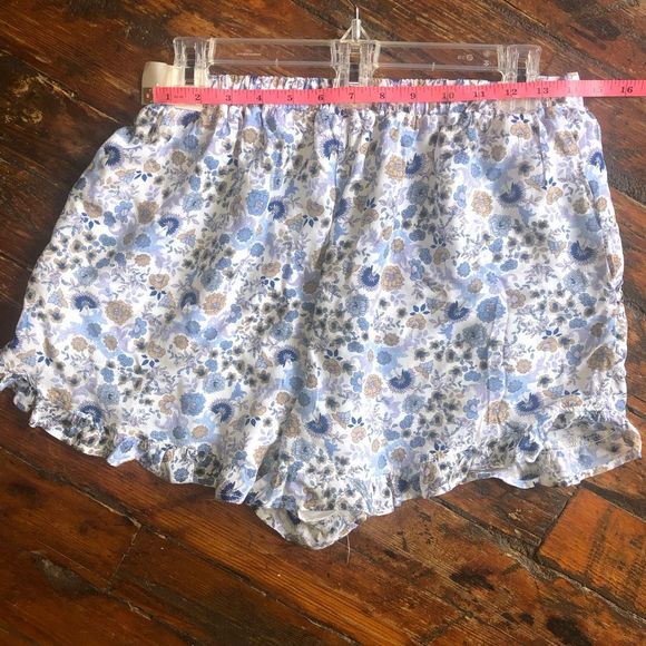 Alya White and Blue Floral Ruffle Shorts Size Medium - Picture 6 of 7